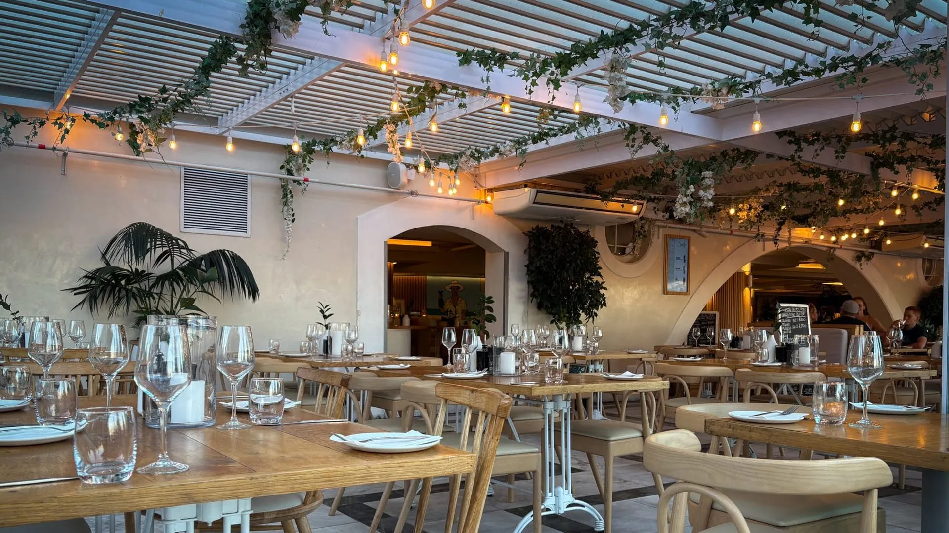 Photograph representing a neighborhood restaurant